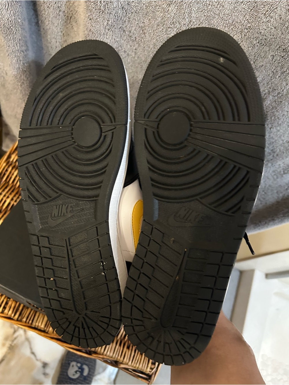 Jordan 1 Men’s Mid Pollens - Picture 5 of 7